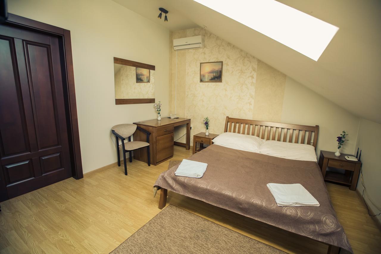 Premiere Hotel Chust Esterno foto
