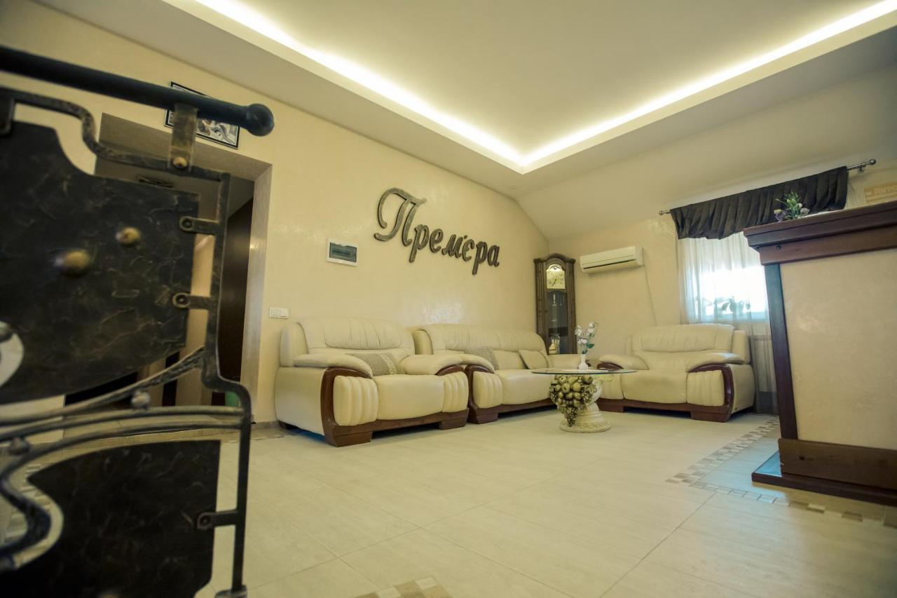 Premiere Hotel Chust Esterno foto
