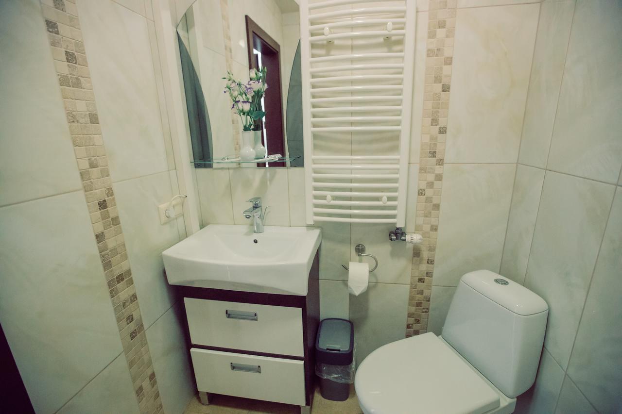 Premiere Hotel Chust Esterno foto